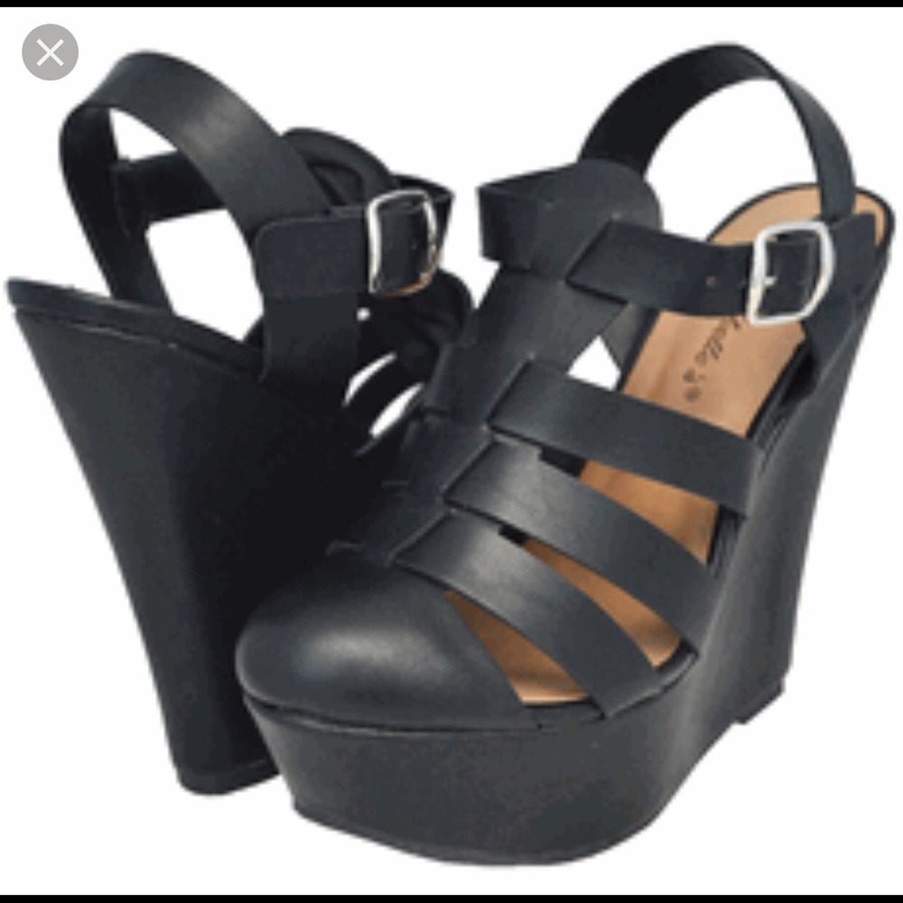 Breckelles Carol-31 (Size 11)